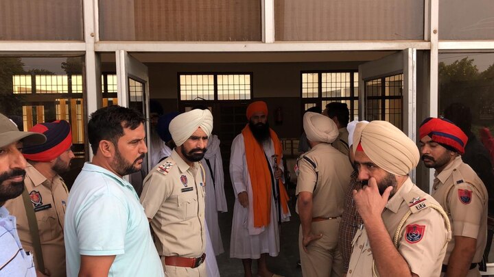 ਬਠਿੰਡਾ: ਤਖ਼ਤ ਸ੍ਰੀ ਦਮਦਮਾ ਸਾਹਿਬ ਦੇ ਥਾਪੇ ਗਏ ਮੁਤਵਾਜ਼ੀ ਜਥੇਦਾਰ ਬਲਜੀਤ ਸਿੰਘ ਦਾਦੂਵਾਲ ਨੂੰ ਪੁਲਿਸ ਨੇ ਅੱਜ ਨਜ਼ਰਬੰਦ ਰੱਖਿਆ।