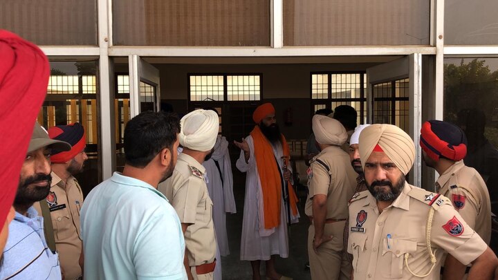 ਉਹ ਤਖ਼ਤ ਸ੍ਰੀ ਦਮਦਮਾ ਸਾਹਿਬ ਤੋਂ ਕੌਮਾਂਤਰੀ ਨਗਰ ਕੀਰਤਨ ਦੀ ਰਵਾਨਗੀ ਮੌਕੇ ਸ਼ਮੂਲੀਅਤ ਕਰਨ ਆਏ ਸੀ। ਇਸ ਦੌਰਾਨ ਵਾਪਸੀ ਮੌਕੇ ਐਸਪੀ ਬਠਿੰਡਾ ਦੀ ਅਗਵਾਈ ਹੇਠ ਆਈ ਪੁਲਿਸ ਪਾਰਟੀ ਨੇ ਉਨ੍ਹਾਂ ਨੂੰ ਹਿਰਾਸਤ 'ਚ ਲੈ ਲਿਆ।