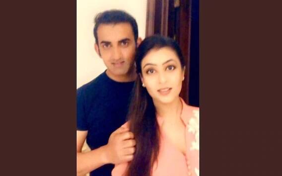 ਭਾਰਤੀ ਟੀਮ ਦੇ ਸਾਬਕਾ ਸਲਾਮੀ ਬੱਲੇਬਾਜ਼ ਗੌਤਮ ਗੰਭੀਰ ਨੇ ਵੀ ਇਸ ਮੌਕੇ ਆਪਣੀ ਪਤਨੀ ਨਾਲ ਇਹ ਤਸਵੀਰ ਸਾਂਝੀ ਕੀਤੀ।