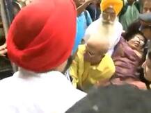 PMC ਬੈਂਕ ਘਪਲਾ: ਪੈਸੇ ਲੈਣ RBI ਦਫ਼ਤਰ ਘੇਰਨ ਪੁੱਜੇ ਲੋਕਾਂ ਨੂੰ ਪੁਲਿਸ ਨੇ ਖਦੇੜਿਆ, ਇੱਕ ਹੋਰ ਖ਼ਾਤਾਧਾਰਕ ਦੀ ਮੌਤ