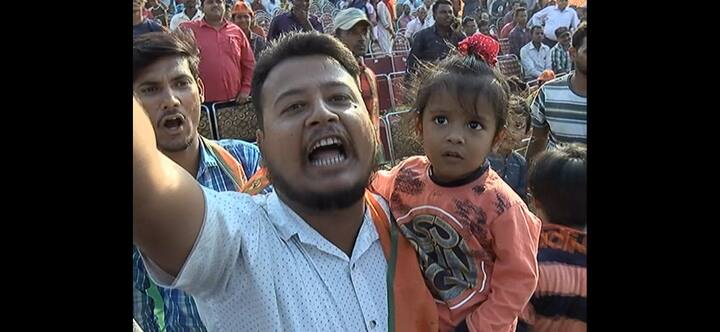 ਨਾਰਾਜ਼ ਲੋਕਾਂ ਨੇ ਕਿਹਾ ਕਿ ਉਹ ਆਪਣੀਆਂ ਦਿਹਾੜੀਆਂ ਤੋੜ ਕੇ ਮਨੋਜ ਤਿਵਾੜੀ ਦੇਖਣ ਆਏ ਸਨ ਪਰ ਉਨ੍ਹਾਂ ਦੀ ਖਾਹਿਸ਼ ਪੂਰੀ ਨਹੀਂ ਹੋਈ।