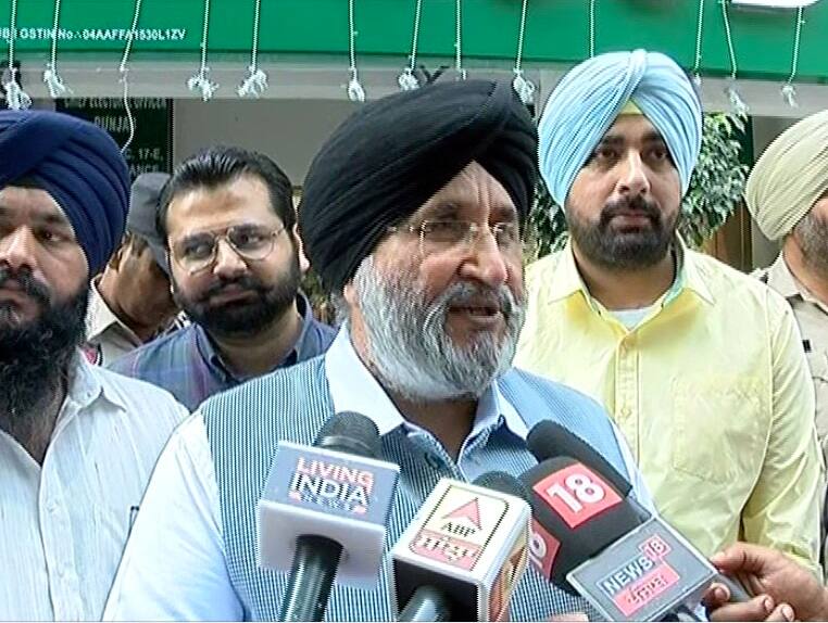 ਅਕਾਲੀ ਕੋਰ ਕਮੇਟੀ ਦੀ ਬੈਠਕ 'ਚ ਕਈ ਮੁੱਦਿਆਂ 'ਤੇ ਹੋਈ ਚਰਚਾ, ਦਲਜੀਤ ਚੀਮਾ ਨੇ ਦਿੱਤੀ ਜਾਣਕਾਰੀ Akali core committee meeting held in Chandigarh ਅਕਾਲੀ ਕੋਰ ਕਮੇਟੀ ਦੀ ਬੈਠਕ 'ਚ ਕਈ ਮੁੱਦਿਆਂ 'ਤੇ ਹੋਈ ਚਰਚਾ, ਦਲਜੀਤ ਚੀਮਾ ਨੇ ਦਿੱਤੀ ਜਾਣਕਾਰੀ