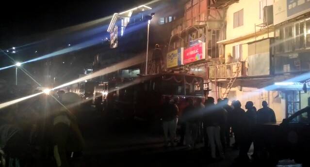 ਅੱਗ 'ਤੇ ਕਾਬੂ ਪਾਉਣ 'ਚ ਲਗਪਗ 3 ਘੰਟਿਆਂ ਦਾ ਸਮਾਂ ਲੱਗਾ।