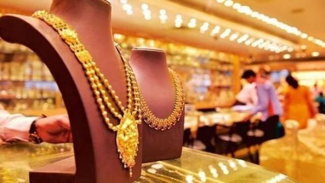 Gold and silver prices also fell on November 19, know the latest update Gold-Silver Rates: 19 ਨਵੰਬਰ ਨੂੰ ਵੀ ਡਿੱਗੇ ਸੋਨੇ-ਚਾਂਦੀ ਦੇ ਦਾਮ, ਜਾਣੋ ਤਾਜ਼ਾ ਅਪਡੇਟ