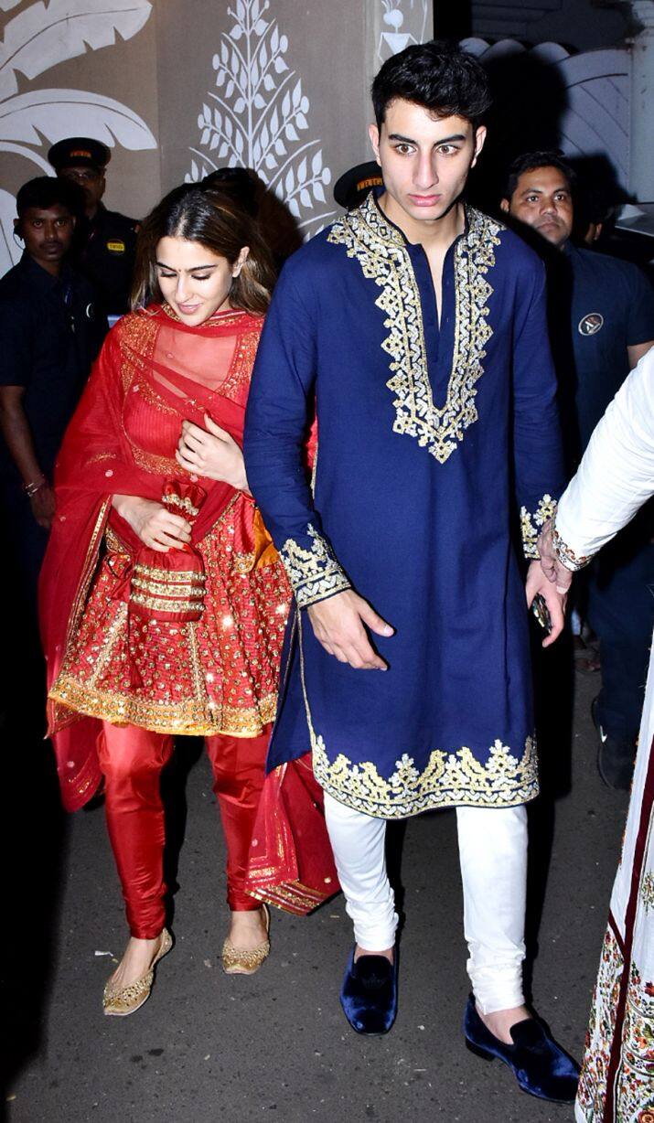 ਐਤਵਾਰ ਨੂੰ ਦੀਵਾਲੀ ਮੌਖੇ ਅਮਿਤਾਭ ਨੇ ਮੁੰਬਈ ‘ਚ ਆਪਣੇ ਘਰ ‘ਚ ਦੀਵਾਲੀ ਦਾ ਜਸ਼ਨ ਮਨਾਇਆ ਜਿਸ ‘ਚ ਬਾਲੀਵੁੱਡ ਦੇ ਤਮਾਮ ਸਿਤਾਰਿਆਂ ਨੇ ਸ਼ਿਰਕਤ ਕੀਤੀ। ਜਿੱਥੇ ਪਾਰਟੀ ‘ਚ ਅੰਬਾਨੀ ਪਰਿਵਾਰ ਸੀ ਤਾਂ ਉੱਥੇ ਹੀ ਸ਼ਾਹਰੁਖ ਖ਼ਾਨ ਅਤੇ ਕਾਜੋਲ ਵੀ ਪਹੁੰਚੇ।