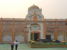 SGPC ਤੇ ਪੰਜਾਬ ਸਰਕਾਰ ਦੋਵਾਂ ਦੇ ਪੰਡਾਲ ਵੱਲ ਜਾਂਦੇ ਬੋਰਡਾਂ \'ਤੇ ਲਿਖਿਆ \'ਮੁੱਖ ਪੰਡਾਲ ਇੱਧਰ\', ਵੇਖੋ ਤਸਵੀਰਾਂ