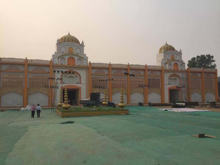 ਇਹ ਤਸਵੀਰਾਂ ਪੰਜਾਬ ਸਰਕਾਰ ਦੇ ਪੰਡਾਲ ਦੀਆਂ ਹਨ। 