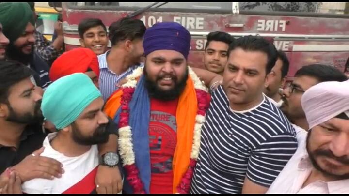ਸ਼ਰਨਦੀਪ ਨੇ ਦੱਸਿਆ ਕਿ ਉਸ ਦੀ ਉਮਰ 18 ਸਾਲ ਹੈ ਤੇ ਉਸ ਨੇ 14 ਸਾਲ ਦੀ ਉਮਰ ਤੋਂ ਹੀ ਭਾਰ ਖਿੱਚਣ ਦੀ ਸ਼ੁਰੂਆਤ ਕਰ ਦਿੱਤੀ ਸੀ।