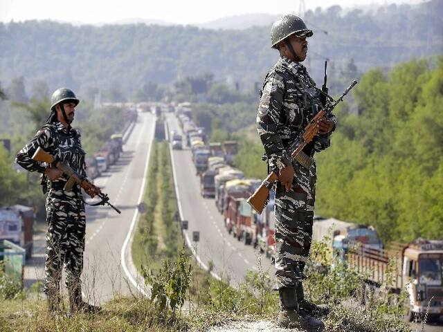 five non kashmiri labourers killed by terrorists in kulgam jammu and kashmir ਧਾਰਾ 370 ਹਟਣ ਪਿੱਛੋਂ ਸਭ ਤੋਂ ਵੱਡਾ ਹਮਲਾ, 5 ਗੈਰ ਕਸ਼ਮੀਰੀ ਮਜ਼ਦੂਰਾਂ ਦਾ ਕਤਲ