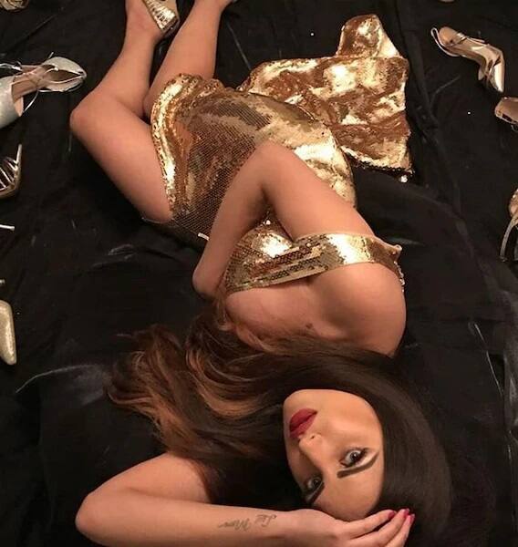 ਬਾਅਦ ਵਿੱਚ ਹਿਮਾਂਸ਼ੀ ਕੈਮਰੇ ਵਿੱਚ ਕਹਿੰਦੀ ਹੈ ਕਿ ਜੇ ਸ਼ਹਿਨਾਜ਼ ਨੈਸ਼ਨਲ ਟੀਵੀ 'ਤੇ ਉਸ ਦੇ ਮਾਪਿਆਂ ਕੋਲੋਂ ਮੁਆਫੀ ਮੰਗੇ ਤਾਂ ਉਹ ਉਸ ਨੂੰ ਮੁਆਫ ਕਰਨ ਬਾਰੇ ਸੋਚ ਸਕਦੀ ਹੈ।