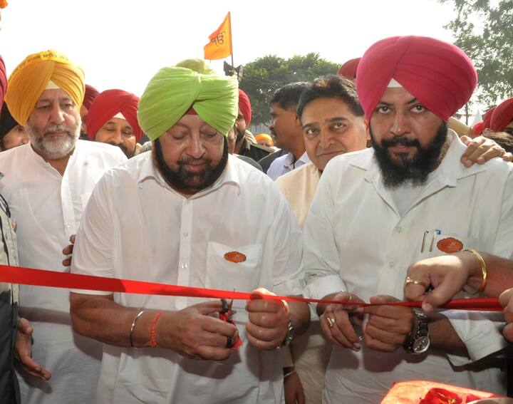 ਸੁਲਤਾਨਪੁਰ ਲੋਧੀ: ਪੰਜਾਬ ਸਰਕਾਰ ਵੱਲੋਂ ਸ੍ਰੀ ਗੁਰੂ ਨਾਨਕ ਦੇਵ ਜੀ ਦੇ ਜੀਵਨ ਨਾਲ ਸਬੰਧਤ ਹੱਥ ਲਿਖਤਾਂ, ਸਾਖੀਆਂ, ਨਾਨਕਸ਼ਾਹੀ ਸਿੱਕਿਆਂ ਤੇ ਹੋਰ ਦੁਰਲੱਭ ਹੱਥ ਲਿਖਤਾਂ ਦੀ ਪ੍ਰਦਰਸ਼ਨੀ ਲਾਈ ਗਈ। ਪੰਜਾਬ ਦੇ ਮੁੱਖ ਮੰਤਰੀ ਕੈਪਟਨ ਅਮਰਿੰਦਰ ਸਿੰਘ ਨੇ ਖ਼ੁਦ ਇਸ ਦਾ ਉਦਘਾਟਨ ਕੀਤਾ।