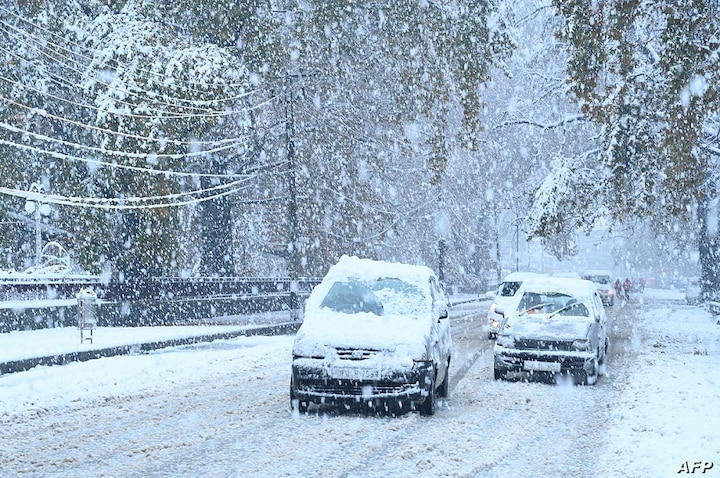 weather changes in delhi after season first snowfall in hill stations ਪਹਾੜਾਂ ਦੀ ਬਰਫਬਾਰੀ ਨੇ ਬਦਲਿਆ ਮੌਸਮ, ਮੈਦਾਨਾਂ 'ਚ ਬਾਰਸ਼