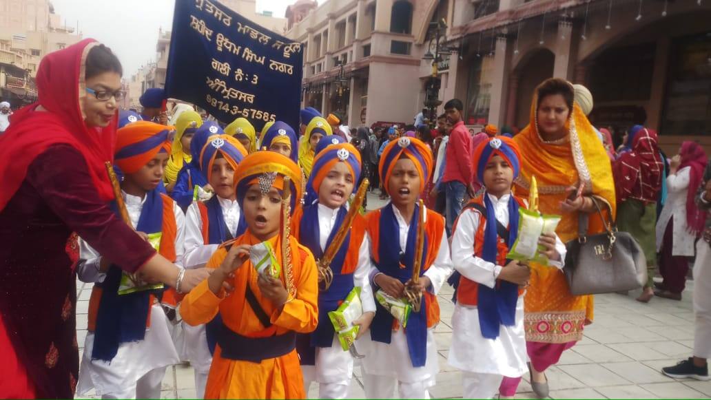 nagar kirtan in amritsar 550ਵੇਂ ਗੁਰਪੁਰਬ ਨੂੰ ਸਮਰਪਿਤ ਅਲੌਕਿਕ ਨਗਰ ਕੀਰਤਨ