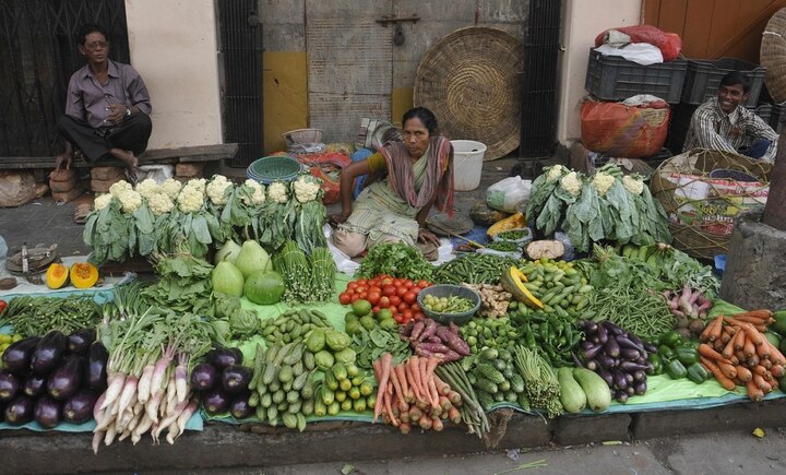 vegetable prices rise in Chandigarh ਸਬਜ਼ੀਆਂ ਵੀ ਰਸੋਈ 'ਚੋਂ ਆਊਟ, ਪਿਆਜ਼ 80 ਰੁਪਏ ਤੋਂ ਪਾਰ