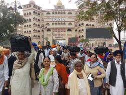 ਪਾਕਿਸਤਾਨ ਗਈਆਂ ਸੰਗਤਾਂ ਹੋਈਆਂ ਧਨ-ਧਨ, ਹਜ਼ਾਰਾਂ ਸ਼ਰਧਾਲੂ ਵਤਨ ਪਰਤੇ