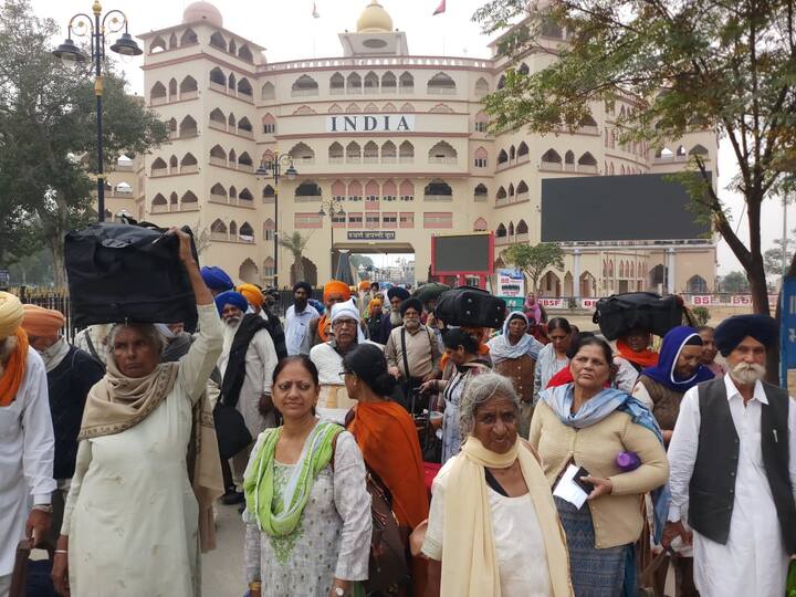 ਇਸ ਤੋਂ ਇਲਾਵਾ ਦਿੱਲੀ ਤੋਂ 1300 ਦੇ ਕਰੀਬ ਸਿੱਖ ਸੰਗਤਾਂ ਦਾ ਜੱਥਾ ਪਾਕਿਸਤਾਨ ਗਿਆ ਸੀ ਜਦਕਿ ਅਮਰੀਕਾ, ਕੈਨੇਡਾ, ਇੰਗਲੈਂਡ ਤੇ ਹੋਰ ਯੂਰਪੀ ਦੇਸ਼ਾਂ ਵਿੱਚ ਰਹਿ ਰਹੇ ਐਨਆਰਆਈਜ਼ ਨੇ ਵੀ ਇਸ ਵਾਰ ਵੱਡੀ ਗਿਣਤੀ ਵਿੱਚ ਪਾਕਿਸਤਾਨ ਸਰਕਾਰ ਕੋਲੋਂ ਵੀਜ਼ੇ ਪ੍ਰਾਪਤ ਕੀਤੇ।