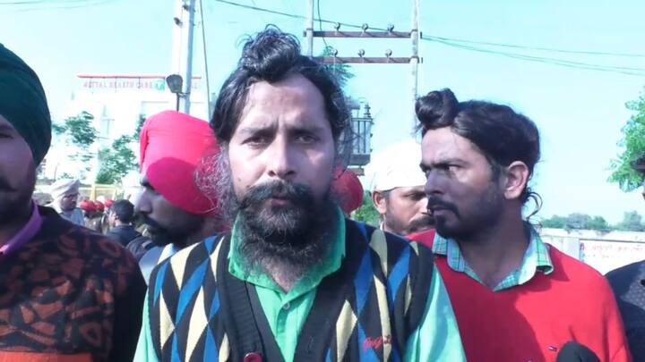 ਇਨ੍ਹਾਂ ਦੀ ਮੰਗ ਹੈ ਕਿ ਖਾਲੀ ਆਸਾਮੀਆਂ ਹੋਣ ਦੇ ਬਾਵਜੂਦ ਪੰਜਾਬ ਸਰਕਾਰ ਉਨ੍ਹਾਂ ਨੂੰ ਨੌਕਰੀ ਨਹੀਂ ਦੇ ਰਹੀ। ਉਹ ਡਿਗਰੀਆਂ ਕਰਕੇ ਦਰ-ਦਰ ਦੀਆਂ ਠੋਕਰਾਂ ਖਾ ਰਹੇ ਹਨ।
