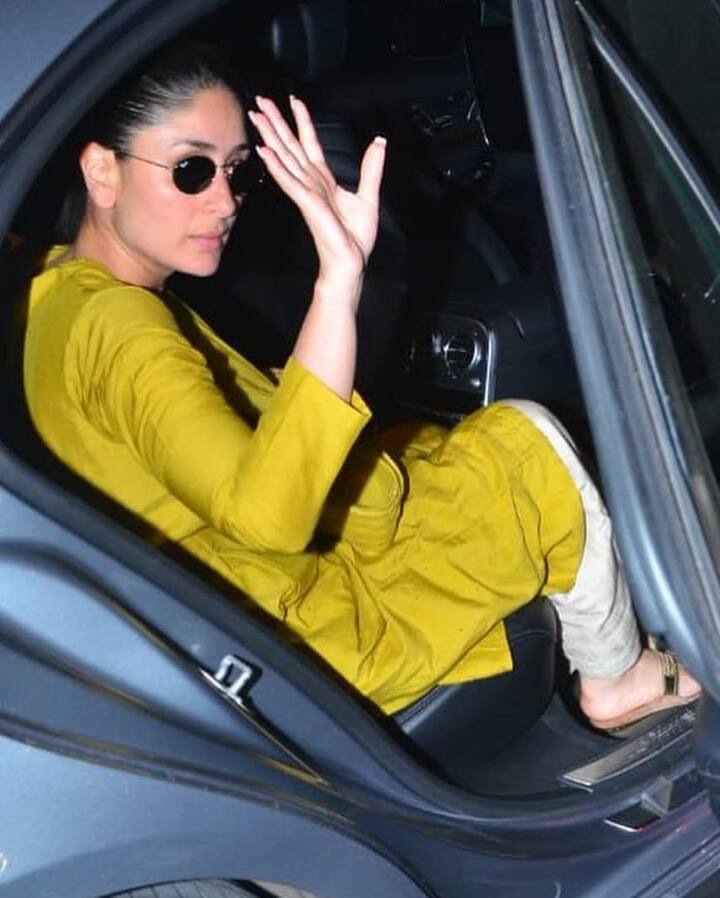 ਇਸ ਏਅਰਪੋਰਟ ਲੁੱਕ ‘ਚ ਕਰੀਨਾ ਫ਼ਿਲਮ ‘ਗੁੱਡ ਨਿਊਜ਼’ ਦੇ ਟ੍ਰੇਲਰ ਲਾਂਚ ਲਈ ਮੁੰਬਈ ਆਈ ਹੈ।