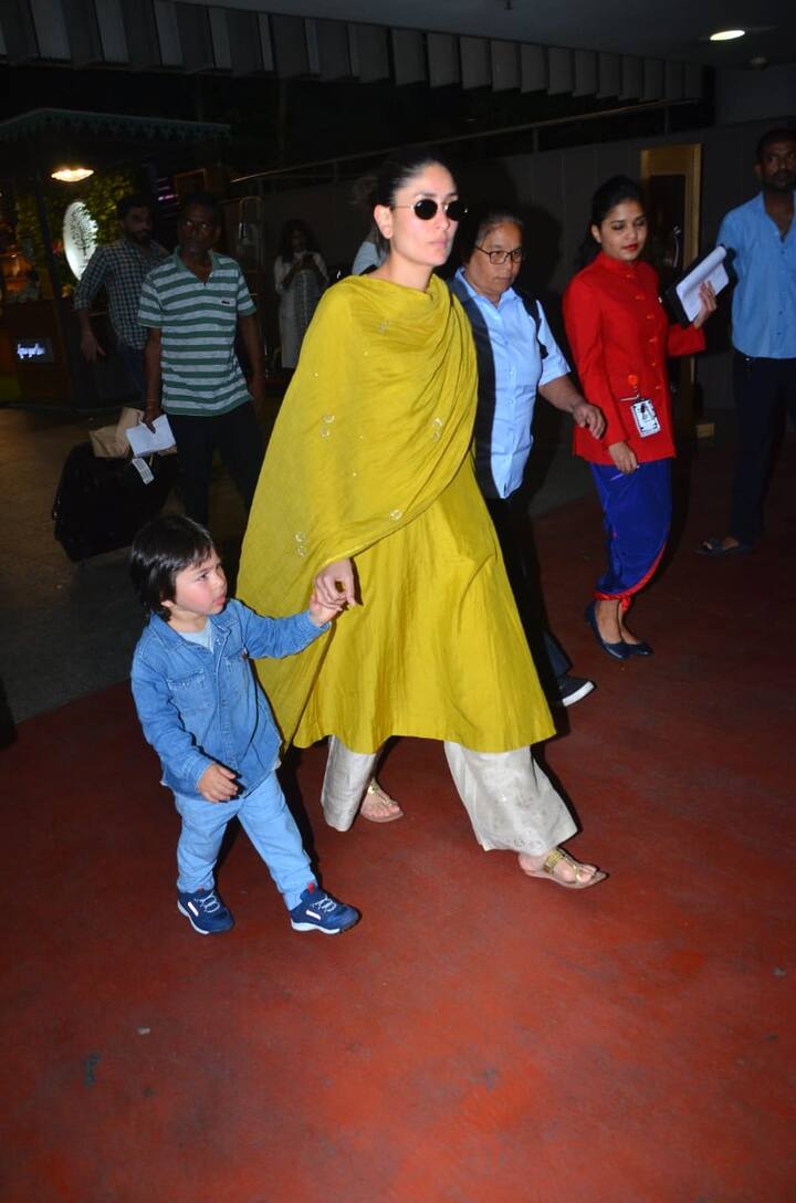 ਏਅਰਪੋਰਟ ‘ਤੇ ਕਰੀਨਾ ਕਪੂਰ ਖ਼ਾਨ ਐਥਨਿਕ ਲੁੱਕ ‘ਚ ਨਜ਼ਰ ਆਈ। ਇਸ ਦੌਰਾਨ ਉਸ ਨੇ ਪੀਲੇ ਰੰਗ ਦੇ ਕੁਰਤੇ ਨਾਲ ਕ੍ਰੀਮ ਕਲਰ ਦਾ ਪਲਾਜ਼ੋ ਪਇਆ ਸੀ।