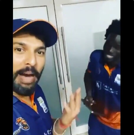 Yuvraj Singh laughs out loud after West Indies player speaks in Punjabi ਜਦੋਂ ਕੰਗਾਰੂ ਨੇ ਬੋਲੀ ਪੰਜਾਬੀ, ਯੁਵਰਾਜ ਦੇ ਲੱਗੇ ਠਹਾਕੇ, ਵੇਖੋ ਵੀਡੀਓ