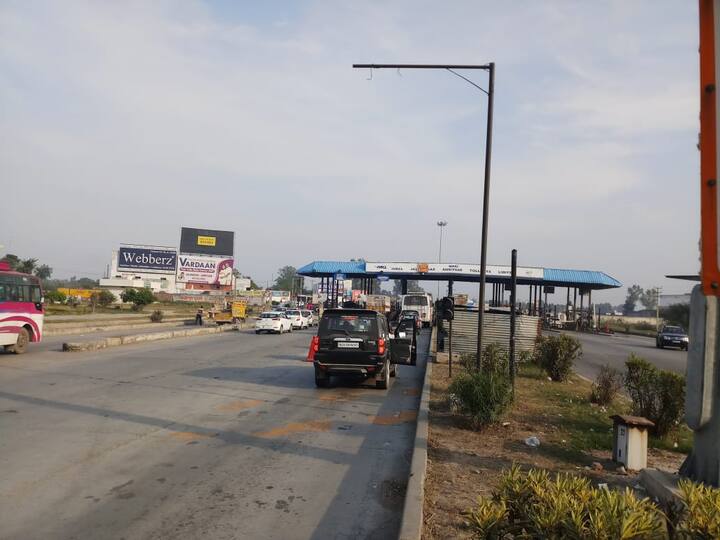 ਇਨ੍ਹੀਂ ਦਿਨੀਂ 5 ਤੋਂ 6 ਹਜ਼ਾਰ ਲੋਕ ਫਾਸਟੈਗ ਲਈ ਆ ਰਹੇ ਹਨ। ਫਾਸਟੈਗਿੰਗ ਕੁਝ ਮਿੰਟਾਂ ਵਿੱਚ ਕੀਤੀ ਜਾਂਦੀ ਹੈ।