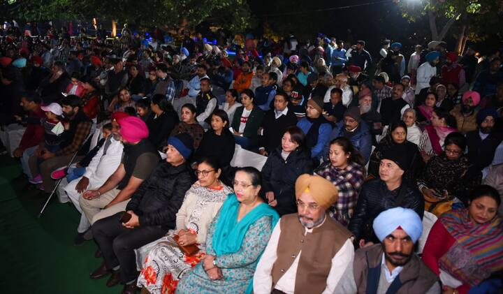 ਤੈਰਦਾ ਹੋਇਆ ਲਾਈਟ ਤੇ ਸਾਊਂਡ ਸ਼ੋਅ ਆਪਣੀ ਕਿਸਮ ਦਾ ਪਹਿਲਾ ਸ਼ੋਅ ਹੈ।