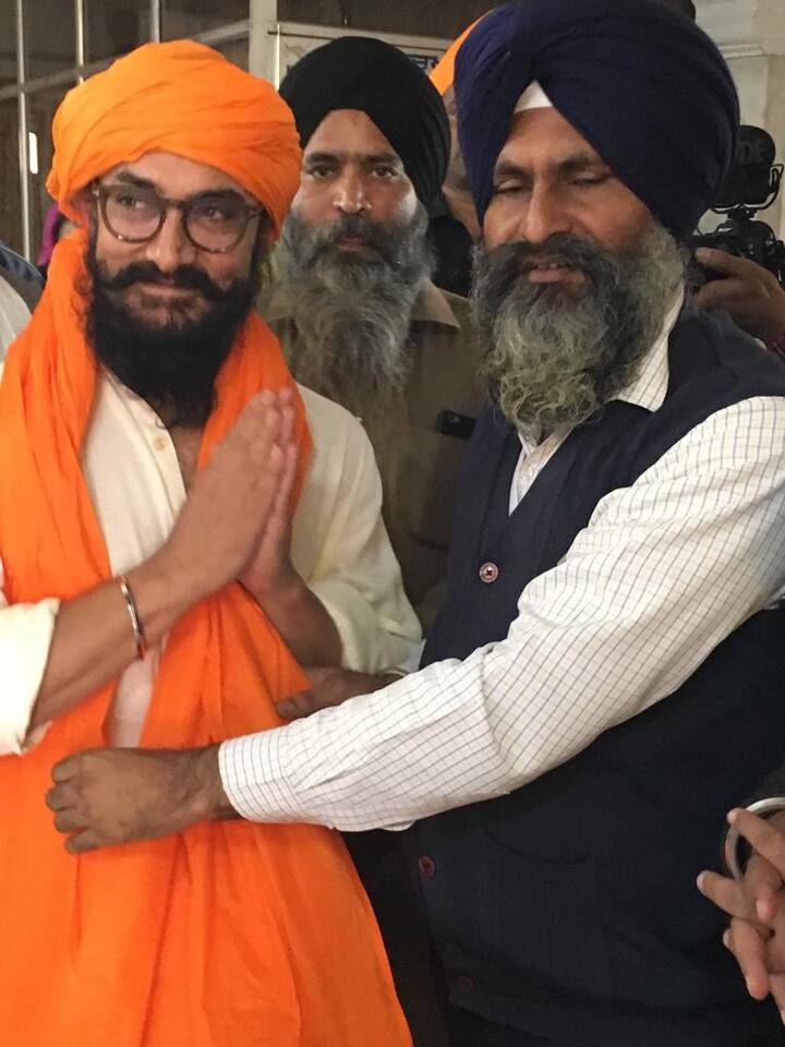 ਸ਼ੂਟ ਲਈ ਬਣਾਏ ਗਏ ਸੈਟ ਤੇ ਲੋਕੇਸ਼ਨ ਤੋਂ ਇਹ ਅੰਦਾਜ਼ਾ ਲਾਇਆ ਜਾ ਰਿਹਾ ਹੈ ਕਿ ਆਮਿਰ ਜ਼ਿਮੀਦਾਰ ਬਣਕੇ ਫਸਲ ਦੀ ਨਿਗਰਾਨੀ ਕਰ ਰਹੇ ਹਨ।