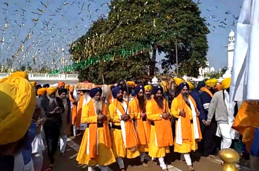 nagar kirtan dedicated to martyr gurpurab ਸ਼੍ਰੀ ਅਕਾਲ ਤਖ਼ਤ ਸਾਹਿਬ ਤੋਂ ਗੁਰਦੁਆਰਾ ਸ਼੍ਰੀ ਗੁਰੂ ਕੇ ਮਹਿਲ ਤਕ ਸਜਾਇਆ ਗਿਆ ਨਗਰ ਕੀਰਤਨ