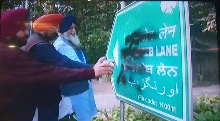 ਇਸ ਤੋਂ ਇਲਾਵਾ ਸਿਰਸਾ ਨੇ ਸ੍ਰੀ ਗੁਰੂ ਤੇਗ ਬਹਾਦੁਰ ਸਾਹਿਬ ਜੀ ਦੇ ਨਾਂ ‘ਤੇ ਦਿੱਲੀ ਵਿੱਚ ਸੜਕ ਦਾ ਨਾਂ ਬਦਲਣ ਦੀ ਮੰਗ ਕੀਤੀ।ਸਿਰਸਾ ਨੇ ਕਿਹਾ ਕਿ ਰਾਜਧਾਨੀ ਦਿੱਲੀ ਵਿੱਚ ਔਰੰਗਜ਼ੇਬ ਦੇ ਨਾਂ ‘ਤੇ ਸੜਕ ਨਾ ਹੋਣਾ ਨਾ ਤਾਂ ਦੇਸ਼ ਨੂੰ ਸ਼ੋਭਾ ਦਿੰਦਾ ਹੈ ਤੇ ਨਾ ਹੀ ਦੇਸ਼ ਵਾਸੀਆਂ ਨੂੰ ਖ਼ੁਸ਼ੀ ਹੁੰਦੀ ਹੈ।