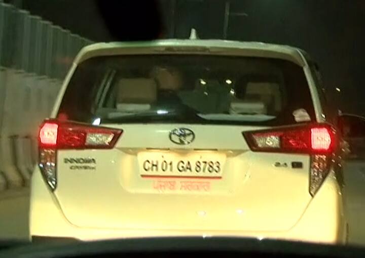 ਕੈਪਟਨ ਅਮਰਿੰਦਰ ਸਿੰਘ ਦੇ ਫਾਰਮ ਹਾਊਸ ‘ਤੇ ਆਰਥਿਕ ਹਾਲਾਤਾਂ ਬਾਰੇ ਇਹ ਮਨਪ੍ਰੀਤ ਬਾਦਲ ਤੇ ਮੁੱਖ ਮੰਤਰੀ ਵਿਚਕਾਰ ਪਹਿਲੀ ਬੈਠਕ ਹੋਈ ਪਰ ਮਨਪ੍ਰੀਤ ਬਾਦਲ ਨੇ ਇਹ ਬੋਲਣ ਤੋਂ ਗੁਰੇਜ਼ ਕੀਤਾ ਕਿ ਬੈਠਕ ਦਾ ਸਿੱਟਾ ਕੀ ਨਿਕਲਿਆ।