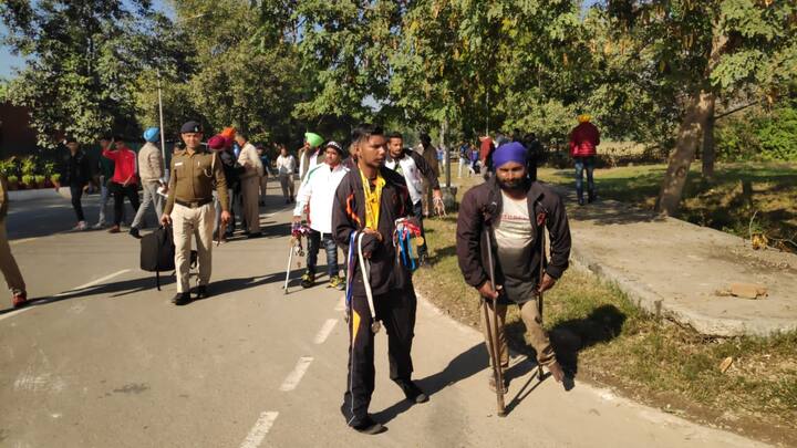 ਧਰਨੇ ਵਿੱਚ ਪੰਜਾਬ ਦੇ ਵੱਖ-ਵੱਖ ਥਾਵਾਂ ਤੋਂ ਖਿਡਾਰੀ ਪਹੁੰਚੇ ਹਨ।