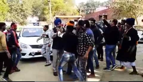 ਕਾਂਗਰਸੀ ਵਿਧਾਇਕ ਦੀ ਗੱਡੀ ਭੰਨ੍ਹਣ ਦੇ ਇਲਜ਼ਾਮ 'ਚ ਪੰਜ ਗ੍ਰਿਫਤਾਰ ਕਾਂਗਰਸੀ ਵਿਧਾਇਕ ਦੀ ਗੱਡੀ ਭੰਨ੍ਹਣ ਦੇ ਇਲਜ਼ਾਮ 'ਚ ਪੰਜ ਗ੍ਰਿਫਤਾਰ