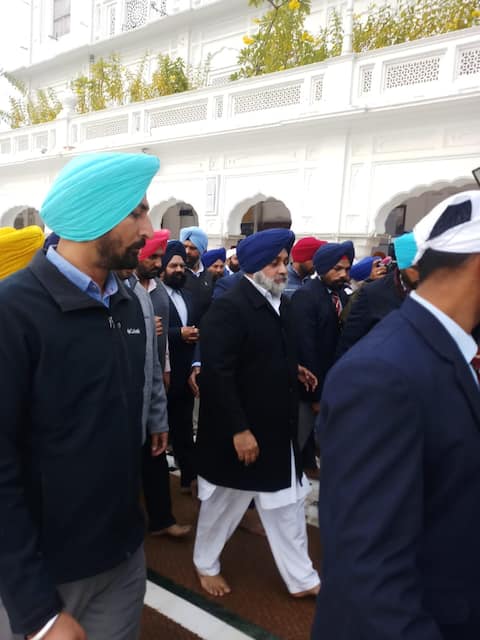 ਪ੍ਰਧਾਨ ਦੀ ਚੋਣ ਤੋਂ ਪਹਿਲਾਂ ਸੁਖਬੀਰ ਬਾਦਲ ਨੇ ਝਾੜੇ ਸੰਗਤਾਂ ਦੇ ਜੋੜੇ