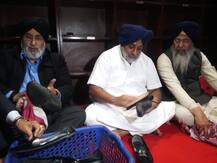 ਪ੍ਰਧਾਨ ਦੀ ਚੋਣ ਤੋਂ ਪਹਿਲਾਂ ਸੁਖਬੀਰ ਬਾਦਲ ਨੇ ਝਾੜੇ ਸੰਗਤਾਂ ਦੇ ਜੋੜੇ