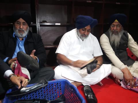 ਪ੍ਰਧਾਨ ਦੀ ਚੋਣ ਤੋਂ ਪਹਿਲਾਂ ਸੁਖਬੀਰ ਬਾਦਲ ਨੇ ਝਾੜੇ ਸੰਗਤਾਂ ਦੇ ਜੋੜੇ