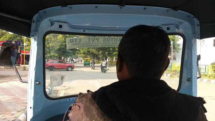 ਹਵਾ ਪ੍ਰਦੂਸ਼ਨ ਨੂੰ ਘੱਟ ਕਰਨ ਲਈ ਦੇਸ਼ ਭਰ ਵਿੱਚ ਪਿਛਲੇ ਲੰਮੇ ਸਮੇਂ ਤੋਂ ਪ੍ਰਸ਼ਾਸਨ ਤੇ ਆਟੋ ਚਾਲਕ ਯੂਨੀਅਨਾਂ ਵਿਚਾਲੇ ਸੰਘਰਸ਼ ਚੱਲਦਾ ਆ ਰਿਹਾ ਹੈ। ਹੁਣ ਆਟੋ ਤਿਆਰ ਕਰਨ ਵਾਲੀਆਂ ਕੰਪਨੀਆਂ ਨੇ ਇਸ ਦਾ ਹੱਲ ਕੱਢ ਲਿਆ ਹੈ।