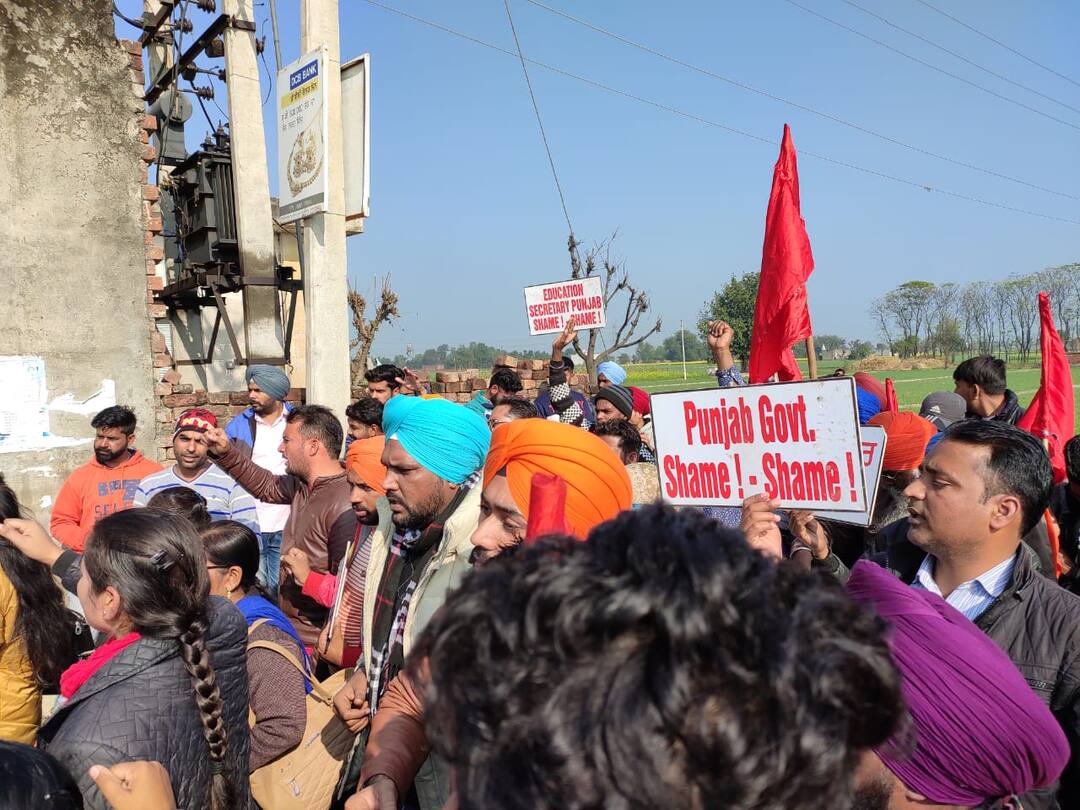 teachers protest in punjab ਬੇਰੁਜ਼ਗਾਰ ਅਧਿਆਪਕਾਂ ਦਾ ਪੰਜਾਬ ਦੇ ਛੇ ਮੰਤਰੀਆਂ ਦੀਆਂ ਕੋਠੀਆਂ 'ਤੇ 'ਧਾਵਾ'