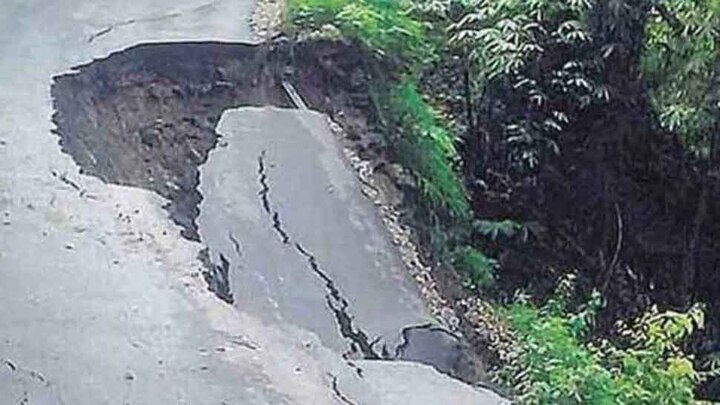CRPF DIG dies in landslide in JK's Ramban ਸੜਕ ਹਾਦਸੇ 'ਚ ਡੀਆਈਜੀ ਤੇ ਡਰਾਈਵਰ ਦੀ ਮੌਤ