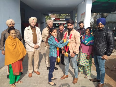 ਸੰਗਰੂਰ ਦੇ ਥਾਣੇ 'ਚ ਹੀ ਹੋਇਆ ਵਿਆਹ, ਸੋਸ਼ਲ ਮੀਡੀਆ 'ਤੇ ਚਰਚਾ ਸੰਗਰੂਰ ਦੇ ਥਾਣੇ 'ਚ ਹੀ ਹੋਇਆ ਵਿਆਹ, ਸੋਸ਼ਲ ਮੀਡੀਆ 'ਤੇ ਚਰਚਾ