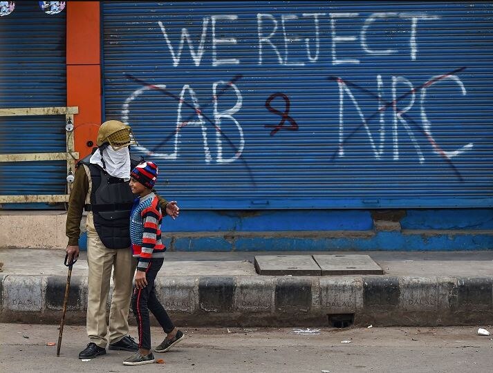 updates protest against caa or nrc all over India ਦਿੱਲੀ ‘ਚ ਸਾਰੇ ਮੈਟਰੋ ਸਟੇਸ਼ਨ ਸੇਵਾ ਬਹਾਲ, ਹਿੰਸਾ ਵਾਲੇ ਸੀਲਮਪੁਰ ‘ਚ ਪੁਲਿਸ ਕਰ ਰਹੀ ਗਸ਼ਤ
