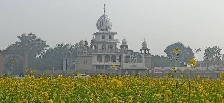 ਸੰਨ 1704 ਈ. ਨੂੰ ਕਿਲ੍ਹਾ ਅਨੰਦਗੜ੍ਹ ਸ਼੍ਰੀ ਅਨੰਦਪੁਰ ਸਾਹਿਬ ਜਦੋਂ ਦਸਮ ਪਿਤਾ ਸ਼੍ਰੀ ਗੁਰੂ ਗੋਬਿੰਦ ਸਿੰਘ ਜੀ ਮਹਾਰਾਜ, ਉਨ੍ਹਾਂ ਦੇ ਪਰਿਵਾਰ ਅਤੇ ਸਿੰਘਾਂ ਤੋਂ ਧੋਖੇ ਨਾਲ ਖਾਲੀ ਕਰਵਾਇਆ ਗਿਆ