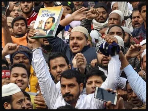 ਭੀਮ ਆਰਮੀ ਦੇ ਮੁਖੀ ਚੰਦਰਸ਼ੇਖਰ ਆਜ਼ਾਦ ਨੂੰ ਪੁਲਿਸ ਨੇ ਕੀਤਾ ਗ੍ਰਿਫ਼ਤਾਰ, ਹਿੰਸਾ ਭੜਕਾਉਣ ਦੇ ਲੱਗੇ ਇਲਜ਼ਾਮ ਭੀਮ ਆਰਮੀ ਦੇ ਮੁਖੀ ਚੰਦਰਸ਼ੇਖਰ ਆਜ਼ਾਦ ਨੂੰ ਪੁਲਿਸ ਨੇ ਕੀਤਾ ਗ੍ਰਿਫ਼ਤਾਰ, ਹਿੰਸਾ ਭੜਕਾਉਣ ਦੇ ਲੱਗੇ ਇਲਜ਼ਾਮ