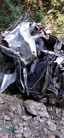 1500 ਫੁੱਟ ਡੂੰਘੀ ਖੱਡ 'ਚ ਡਿੱਗੀ ਕਾਰ, ਪੰਜ ਲੋਕਾਂ ਦੀ ਮੌਤ