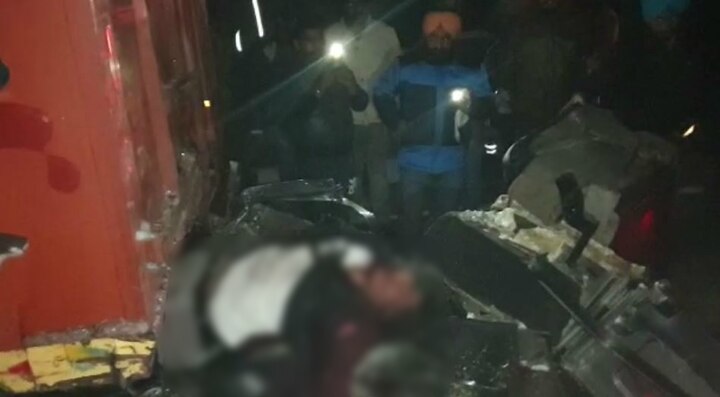 Jeep rams into truck, 2 bros, friend killed ਲੁਧਿਆਣਾ 'ਚ ਭਿਆਨਕ ਹਾਦਸਾ, ਦੋ ਭਰਾਵਾਂ ਸਣੇ ਤਿੰਨ ਮੌਤਾਂ