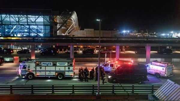 16 Indian-Americans briefly stranded at JFK airport for not carrying old cancelled passports ਪੁਰਾਣੇ ਰੱਦ ਕੀਤੇ ਪਾਸਪੋਰਟ ਨਾ ਲਿਜਾਣ ਕਰਕੇ 16 ਭਾਰਤੀ ਅਮਰੀਕੀ ਹਵਾਈ ਅੱਡੇ 'ਤੇ ਫਸੇ