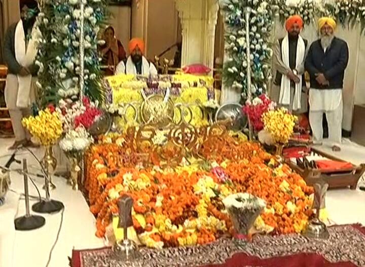 ਇਸ ਦੌਰਾਨ ਸੰਗਤ ਗੁਰੂਦਵਾਰਾ ਸ਼੍ਰੀ ਫਤਿਹਗੜ ਸਾਹਿਬ, ਗੁਰੂਦੁਆਰਾ ਸ਼੍ਰੀ ਜੋਤੀ ਸਵਰੂਪ ਸਾਹਿਬ ਅਤੇ ਗੁਰੂਦੁਆਰਾ ਠੰਡਾ ਬੁਰਜ ਵਿਖੇ ਮੱਥਾ ਟੇਕਿਆ ਗਿਆ। ਸਰਦ ਰੁਤ ਦਾ ਕਹਿਰ ਵੀ ਸੰਗਤਾਂ ਦੇ ਸਤਿਕਾਰ ਦੇ ਹੜ ਨੂੰ ਨਹੀਂ ਰੋਕ ਸਕਿਆ।