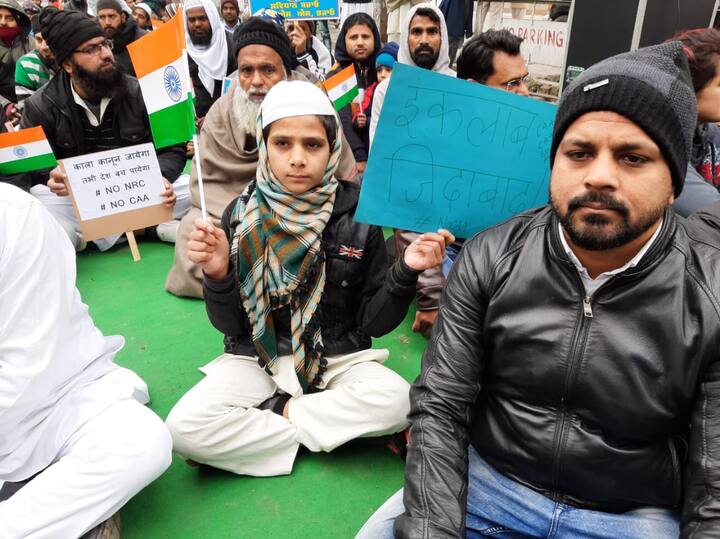 ਸ਼ਹਿਰ ਵਾਸੀਆਂ ਨੇ ਰਵੀਦਾਸ ਚੌਕ 'ਤੇ ਸਰਕਾਰ ਖਿਲਾਫ ਜੰਮਕੇ ਨਾਰੇਬਾਜ਼ੀ ਕੀਤੀ ਅਤੇ ਸੀਏਏ ਦਾ ਵਿਰੋਧ ਕੀਤਾ।