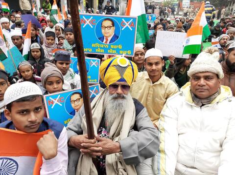 ਸੀਏਏ ਖਿਲਾਫ ਸੜਕਾਂ 'ਤੇ ਉਤਰੇ ਲੋਕਾਂ ਨੇ ਕੀਤੀ ਜੰਮਕੇ ਨਾਅਰੇਬਾਜ਼ੀ ਸੀਏਏ ਖਿਲਾਫ ਸੜਕਾਂ 'ਤੇ ਉਤਰੇ ਲੋਕਾਂ ਨੇ ਕੀਤੀ ਜੰਮਕੇ ਨਾਅਰੇਬਾਜ਼ੀ