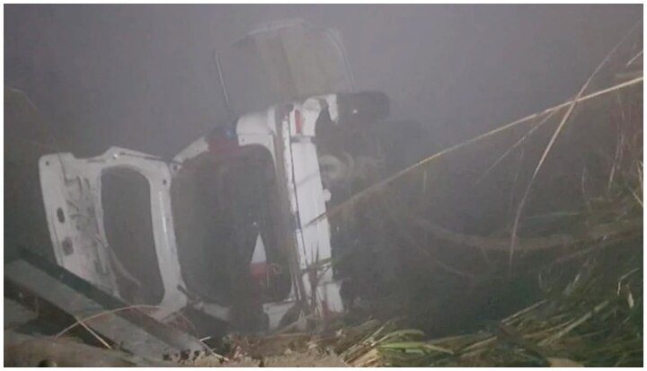 6 killed as car falls into canal in Greater Noida due to fog ਗ੍ਰੇਟਰ ਨੋਇਡਾ ‘ਚ ਧੁੰਦ ਦਾ ਕਹਿਰ, ਸੜਕ ਹਾਦਸੇ ‘ਚ ਛੇ ਦੀ ਮੌਤ