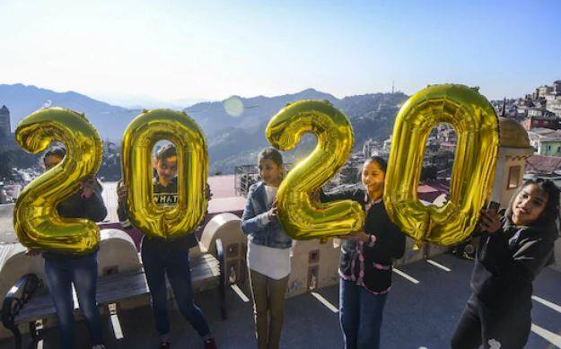 ਪਹਾੜੀ ਅਤੇ ਖੂਬਸੂਰਤ ਇਲਾਕੇ ਮਨਾਲੀ 'ਚ ਲੋਕਾਂ ਨੇ ਨਵੇਂ ਸਾਲ ਦਾ ਜਸ਼ਨ ਮਨਾਇਆ।